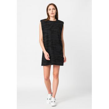Rochie mini cu umeri dublati