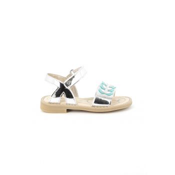 Sandale cu inchidere velcro si aspect metalizat Sandale cu inchidere velcro si aspect metalizat