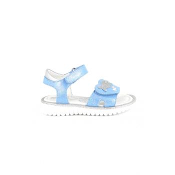 Sandale cu velcro si aspect irizat Sandale cu velcro si aspect irizat