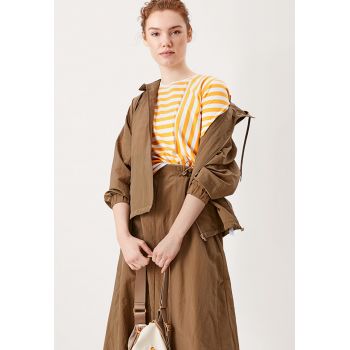 Tricou cu decolteu rotund si model in dungi