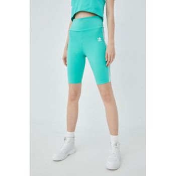 adidas Originals pantaloni scurți Adicolor HE9503 femei, culoarea verde, cu imprimeu, high waist HE9503-HIREGR de firma originali