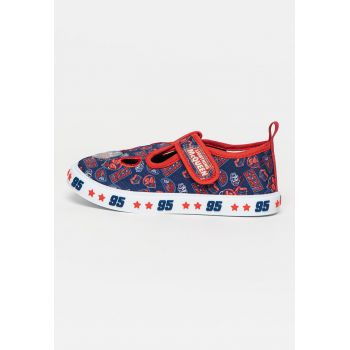 Pantofi cu velcro si decupaje