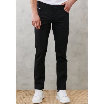 Pantaloni slim fit