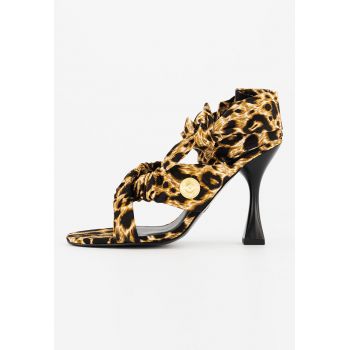 Sandale cu animal print cu toc inalt Sandale cu animal print cu toc inalt