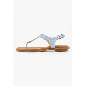 Sandale de piele ecologica cu bareta separatoare si placuta metalica cu logo Sandale de piele ecologica cu bareta separatoare si placuta metalica cu logo