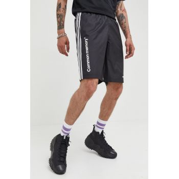 adidas Originals pantaloni scurti de baie barbati, culoarea negru, cu imprimeu ieftin