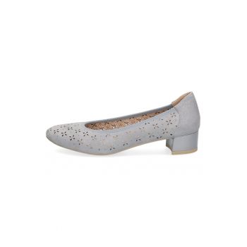 Pantofi de piele cu decupaje florale discrete Pantofi de piele cu decupaje florale discrete