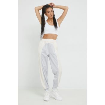 adidas Originals pantaloni de trening femei, culoarea gri, neted