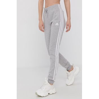 Adidas Pantaloni GV6020 femei, culoarea gri, material neted