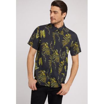 Camasa slim fit cu imprimeu tropical