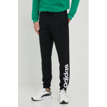 adidas pantaloni de trening barbati, culoarea negru, cu imprimeu ieftini