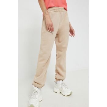 adidas Originals pantaloni de trening femei, culoarea bej, neted HJ7865-MAGBEI de firma original