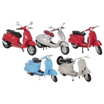 Motocicleta die-cast Vespa la scara 1 la 18 ieftina