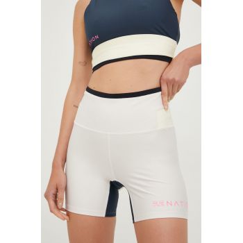 P.E Nation pantaloni scurți de antrenament Outline femei, culoarea bej, cu imprimeu, high waist