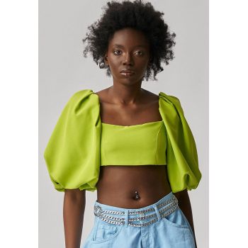 Bluza crop cu maneci supradimensionate tip clopot