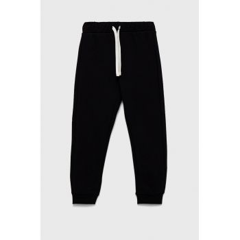 United Colors of Benetton pantaloni de trening din bumbac pentru copii culoarea negru, melanj