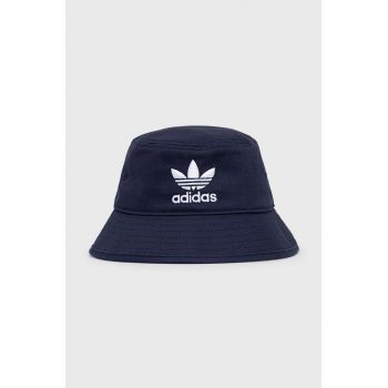 adidas Originals palarie din bumbac culoarea albastru marin, bumbac