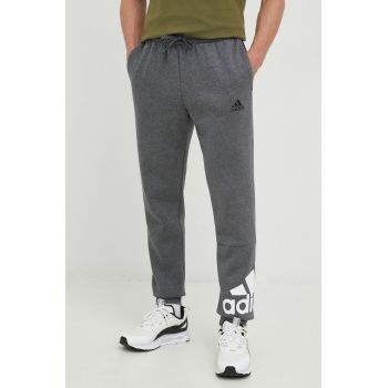 adidas pantaloni de trening barbati, culoarea gri, melanj