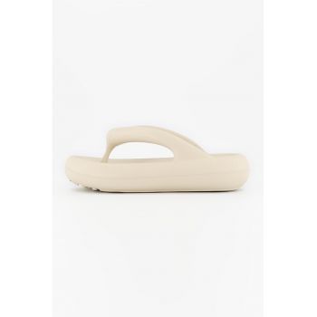 Papuci flip-flop cu aspect masiv Delta