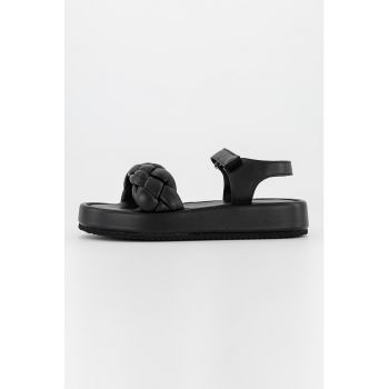 Sandale de piele cu aspect impletit Sandale de piele cu aspect impletit
