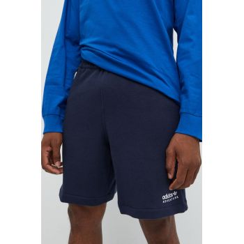 adidas Originals pantaloni scurti din bumbac barbati, culoarea albastru marin