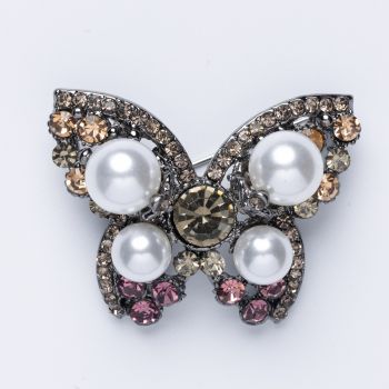 Brosa metalica argintie cu forma unui fluture cu perle sintetice si pietricele aurii si roz