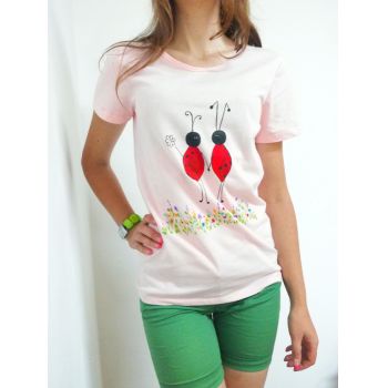 Tricou roz pal pictat manual cu buburuze