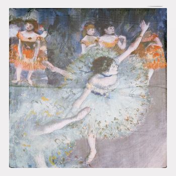 Esarfa patrata cu o singura fata cu imprimeu inspirat dupa un tablou cu balerine al lui Degas