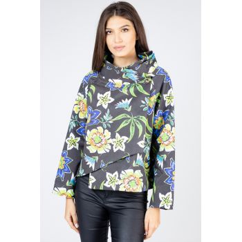 Jacheta scurta neagra, petrecuta in fata, cu imprimeu floral multicolor ieftina