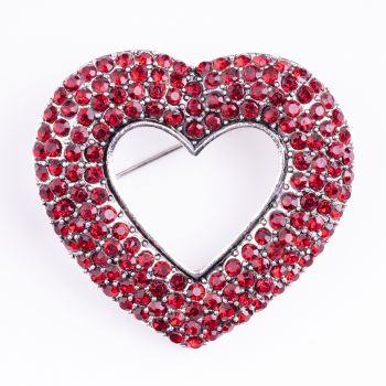 Brosa metalica inima acoperita cu pietre rosii-rubinii