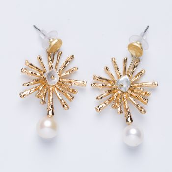 Cercei metalici aurii in forma de soare stilizat cu perle