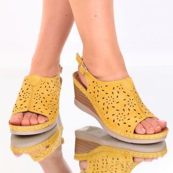 Sandale piele ecologica galbene Zora la reducere