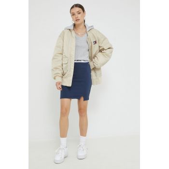 Tommy Jeans fusta culoarea albastru marin, mini, drept ieftina