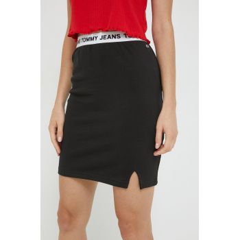 Tommy Jeans fusta culoarea negru, mini, drept