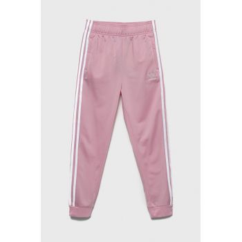 adidas Originals pantaloni de trening pentru copii culoarea roz, cu imprimeu