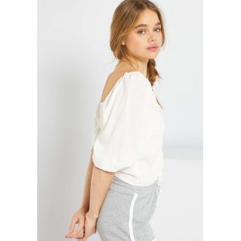 Bluza crop cu model cu volane
