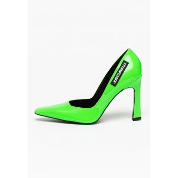 Pantofi de piele ecologica cu aplicatie logo Pantofi de piele ecologica cu aplicatie logo