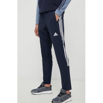 adidas Performance pantaloni de antrenament Train Icons barbati, culoarea albastru marin, cu imprimeu de firma originali