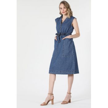 Rochie evazata de denim cu guler ascutit la reducere