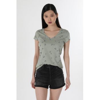 Tricou cu decolteu in V si model floral