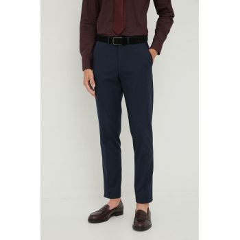 Sisley pantaloni barbati, culoarea albastru marin, cu fason chinos