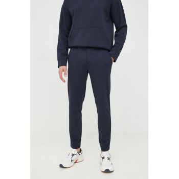 Sisley pantaloni barbati, culoarea albastru marin, drept