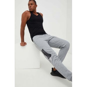 Puma pantaloni de trening barbati, culoarea gri, cu imprimeu
