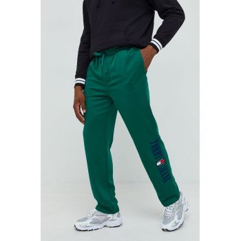 Tommy Jeans pantaloni de trening barbati, culoarea verde, drept de firma originali