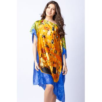 Rochie de plaja tip poncho din matase cu stilizare   Sarutul   pe fond albastru