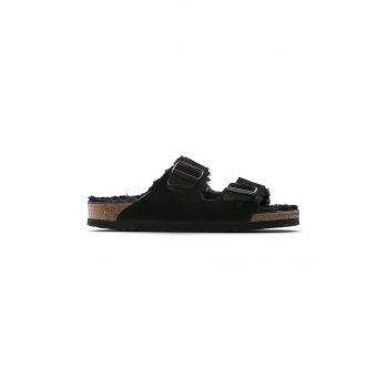 Birkenstock papuci din piele întoarsă Arizona Shearling bărbați, culoarea negru 752661.BLK-BLACK