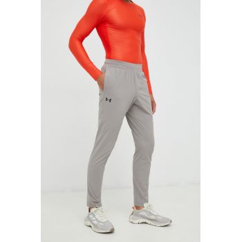 Under Armour pantaloni barbati, culoarea gri, neted