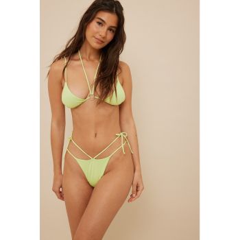 Sutien cu cupe triunghiulare si bretele decorative