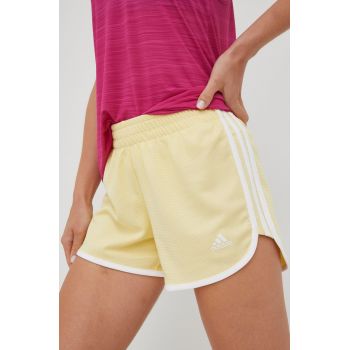 adidas Performance pantaloni scurți de alergare Marathon 20 femei, culoarea galben, cu imprimeu, medium waist