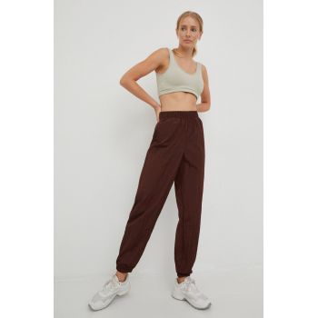 GAP pantaloni de trening femei, culoarea maro, neted de firma original